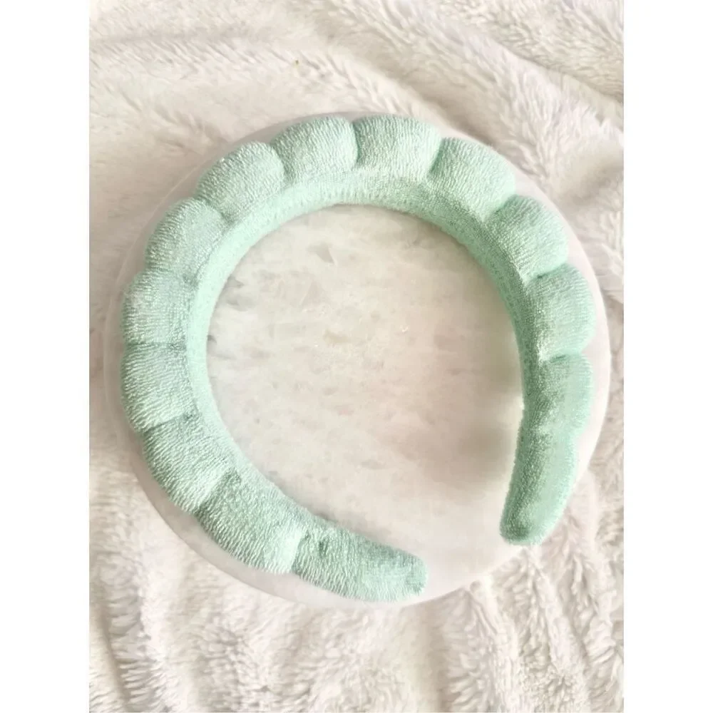 A terrycloth puffer band for your skin-care routine